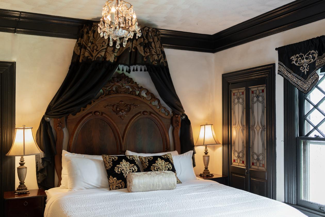 Lincoln Room Manor House Inn