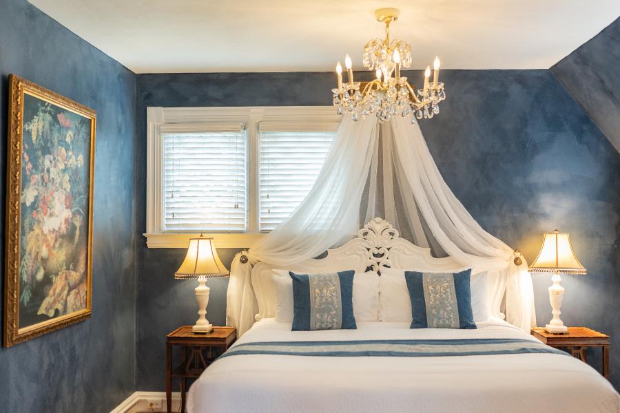 English Garden Room Manor House Inn