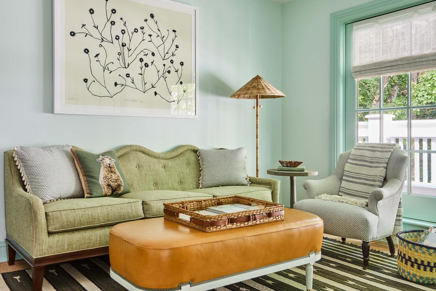 https://www.newenglandinnsandresorts.com/sites/default/files/media-images/Mayflower_Room_15_King_Room_011_02.2021.jpg