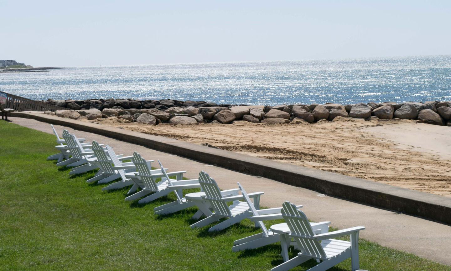 Lighthouse Inn - Beach View