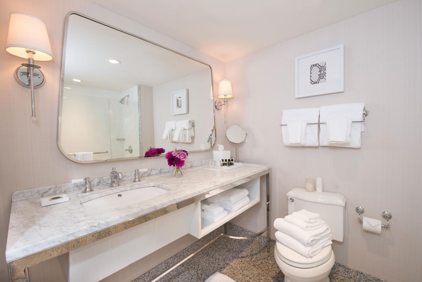 Hanover Inn Dartmouth - Guest Room Bath