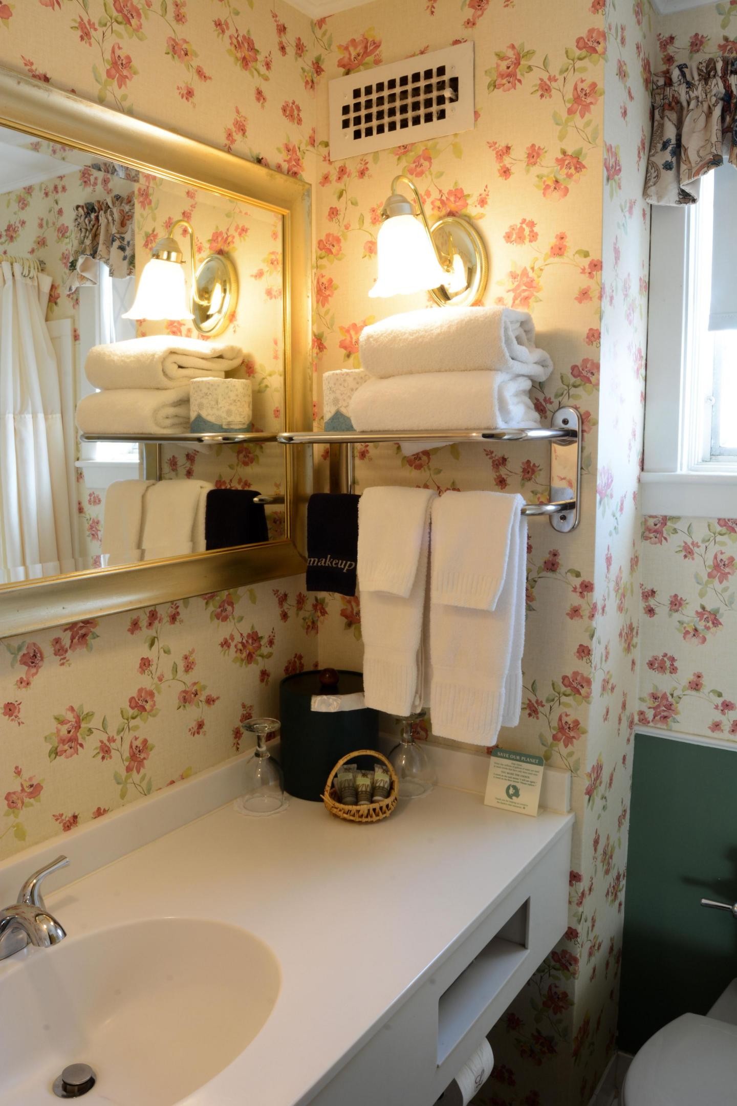 Lamie's Inn and The Old Salt Restaurant - Guest Room Bath