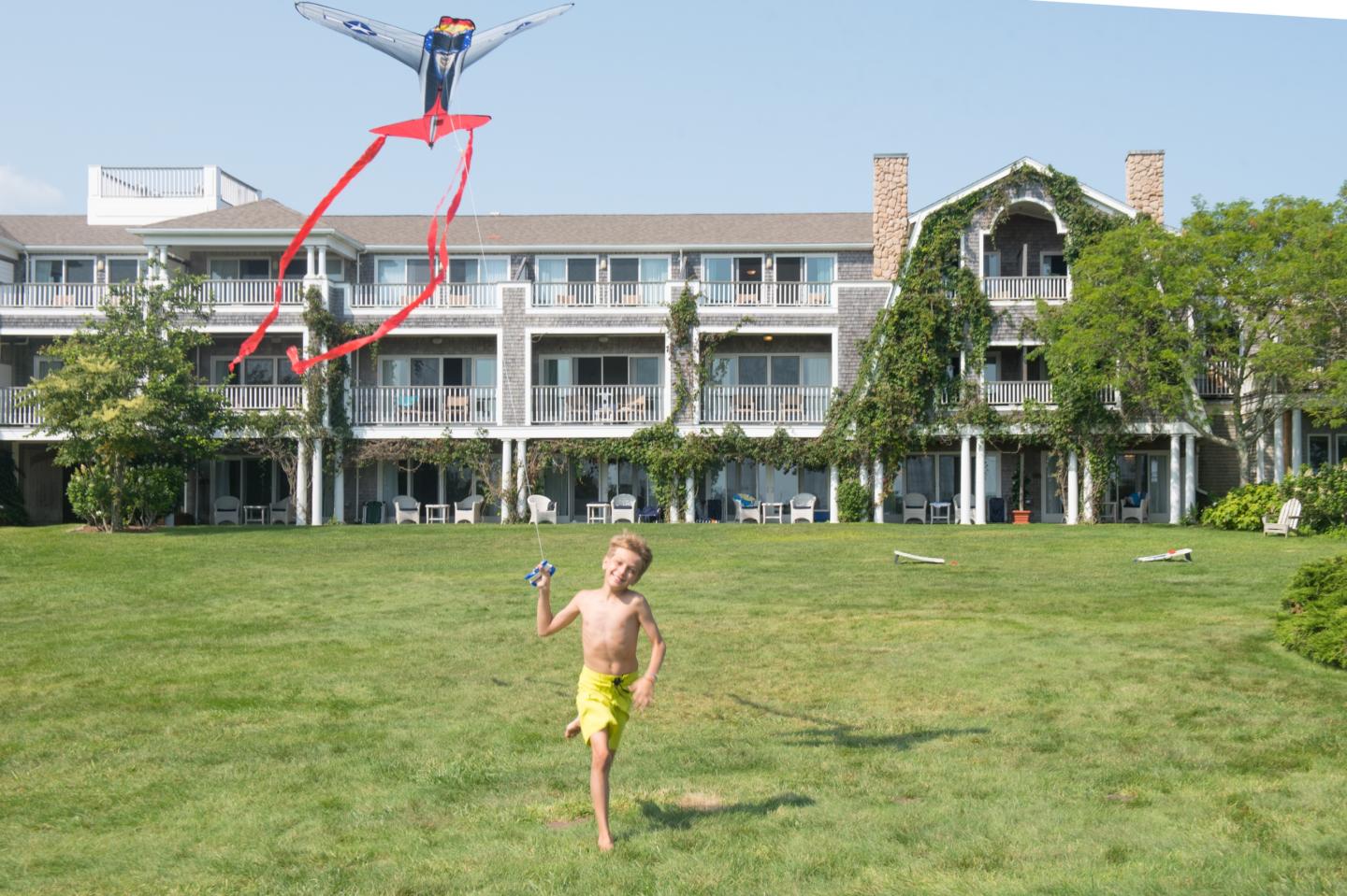 Winnetu Oceanside Resort - Boy with Kite