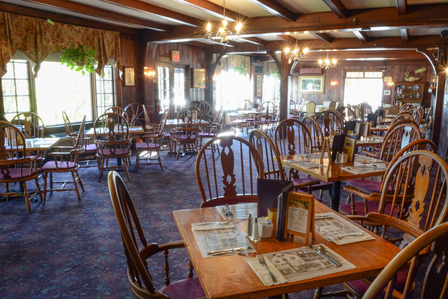 Lamie's Inn and The Old Salt Restaurant - Dining Room
