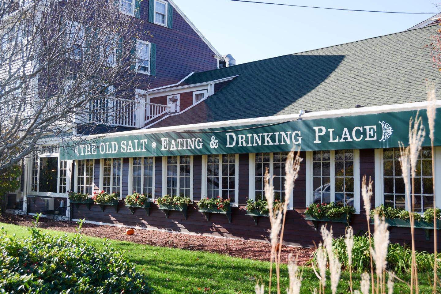 Lamie's Inn and The Old Salt Restaurant - Exterior