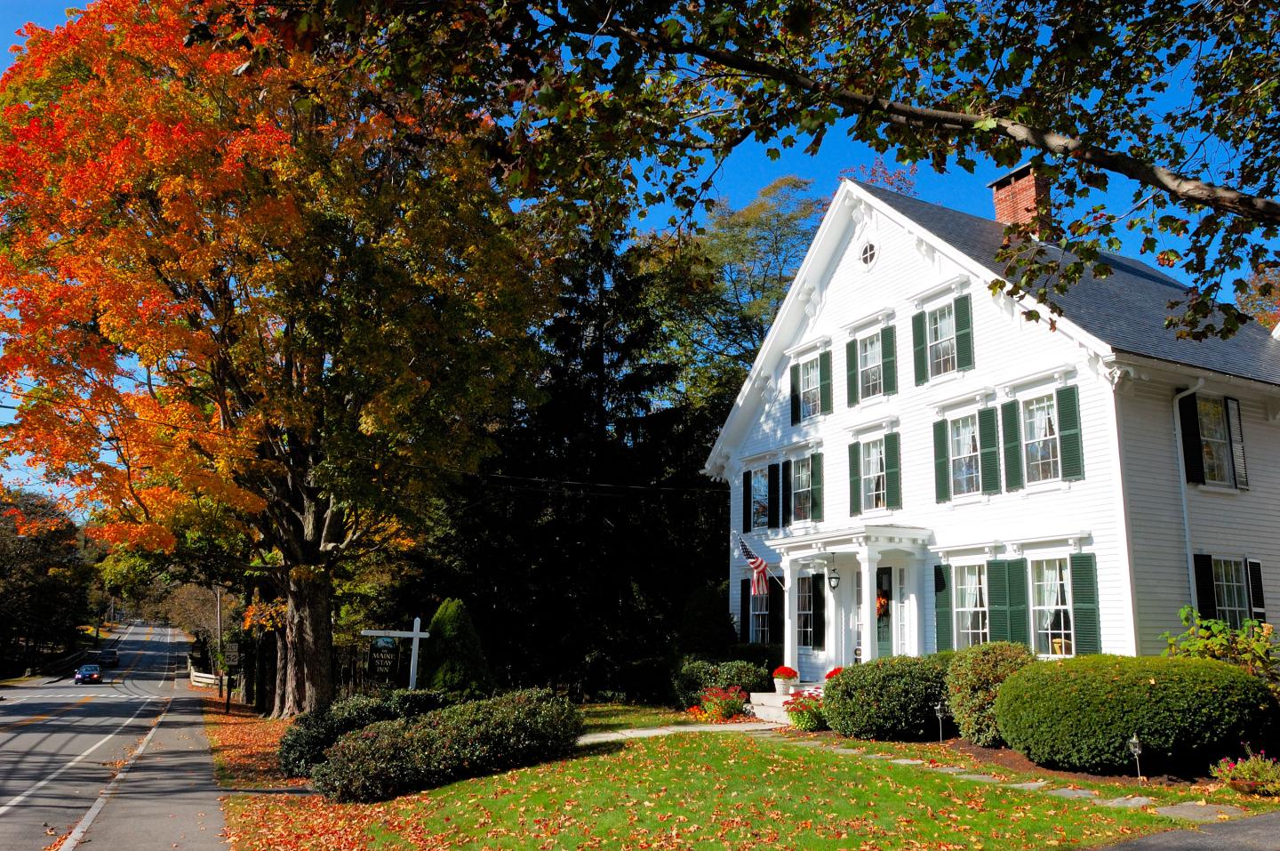 Camden Maine Stay Inn - Exterior Fall