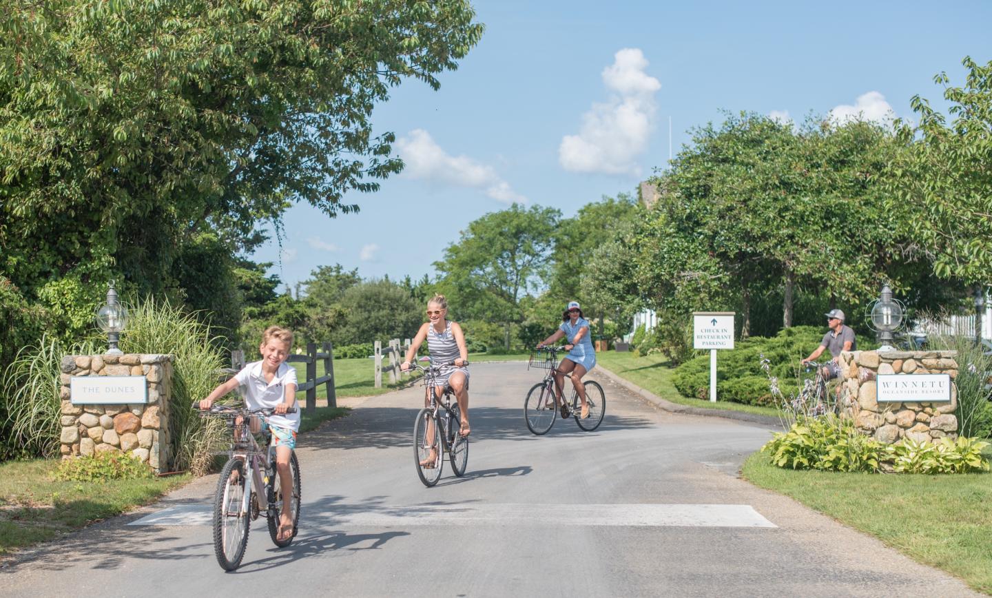 Winnetu Oceanside Resort - Family on Bikes