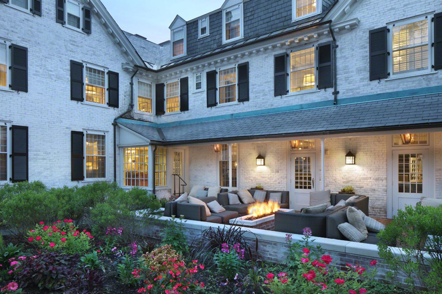 Lord Jeffery Inn - Outdoor Firepit
