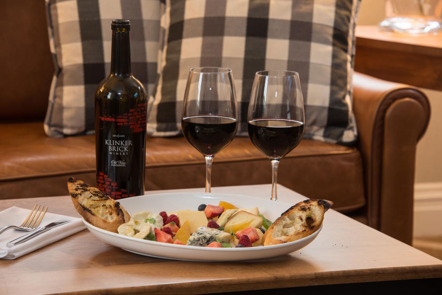 Hanover Inn Dartmouth - Fruit & Wine