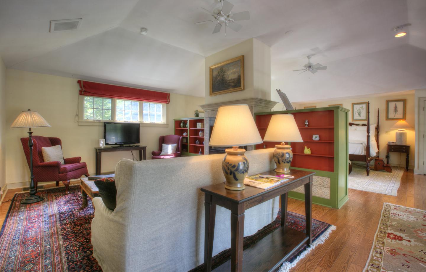 Reluctant Panther Inn & Restaurant - Guest Room