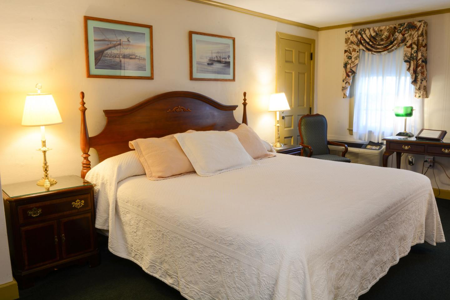 Lamie's Inn and The Old Salt Restaurant - Guest Room