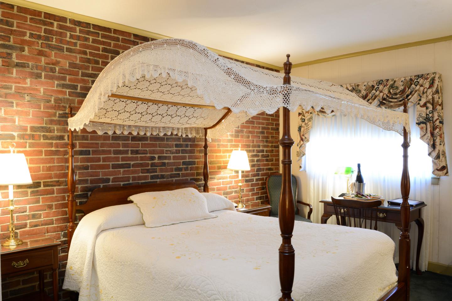 Lamie's Inn and The Old Salt Restaurant -  Guest Room