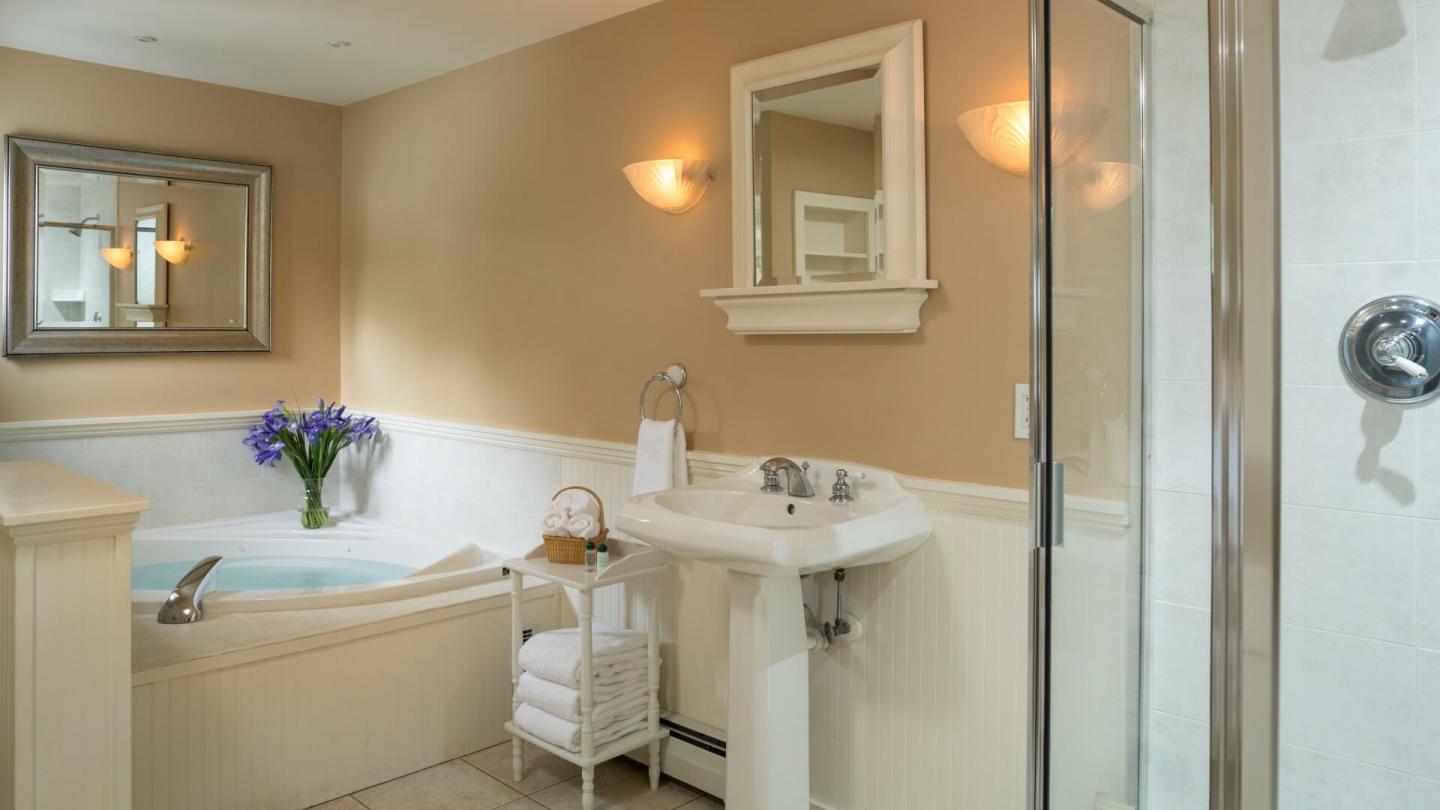 Room 1 Bath