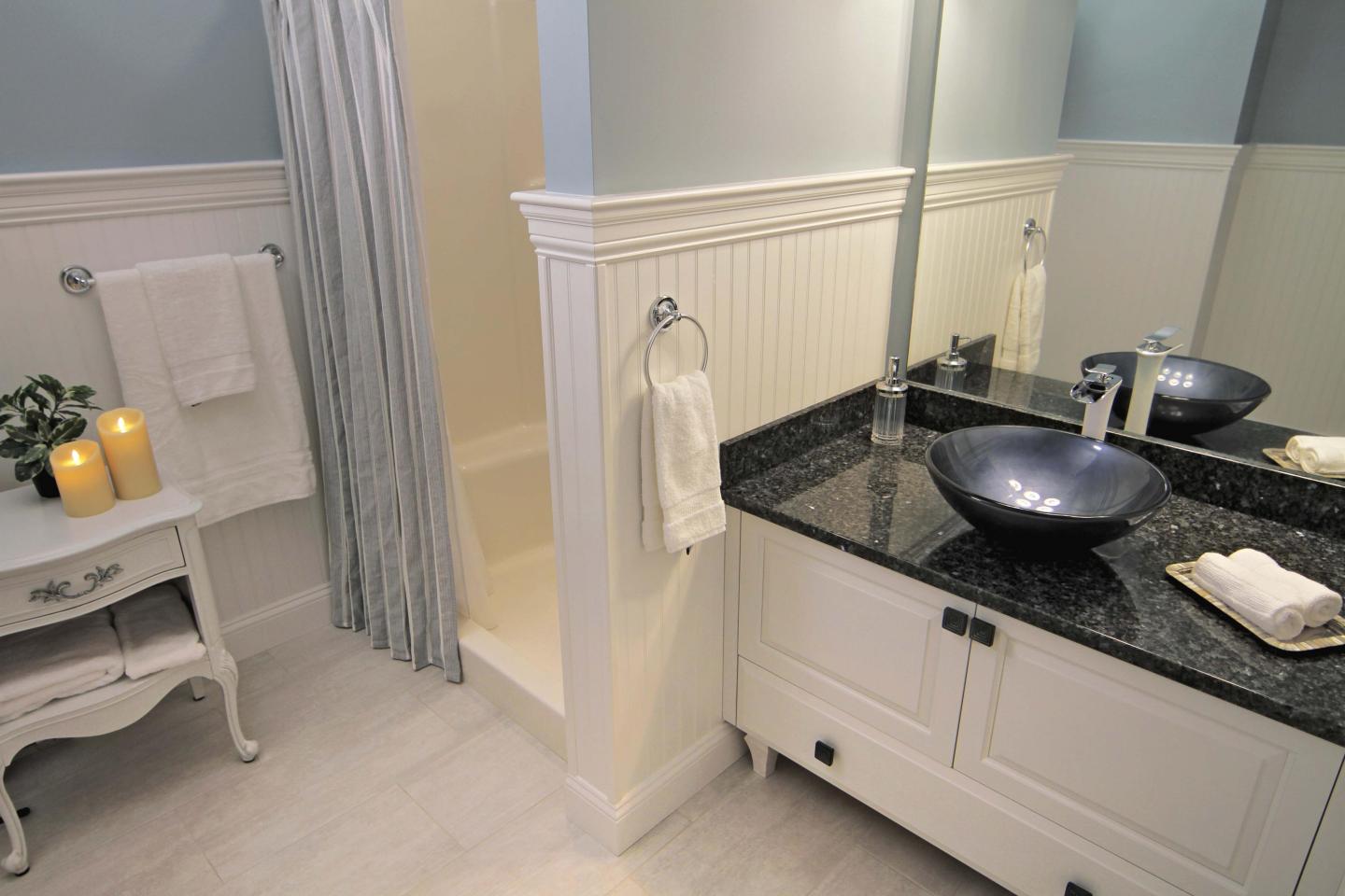 Room 7 Bath