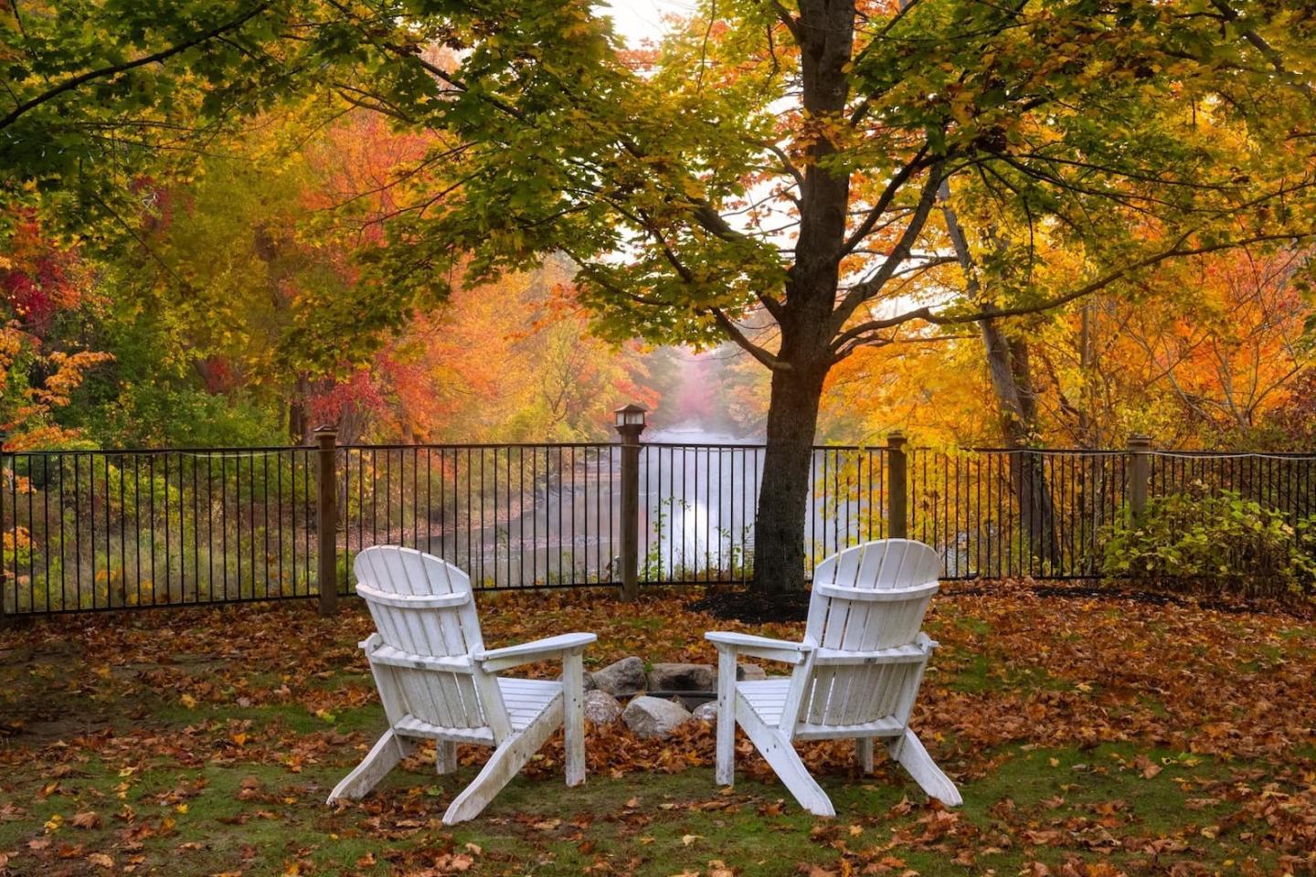 Riverhouse by Weekender - Fall
