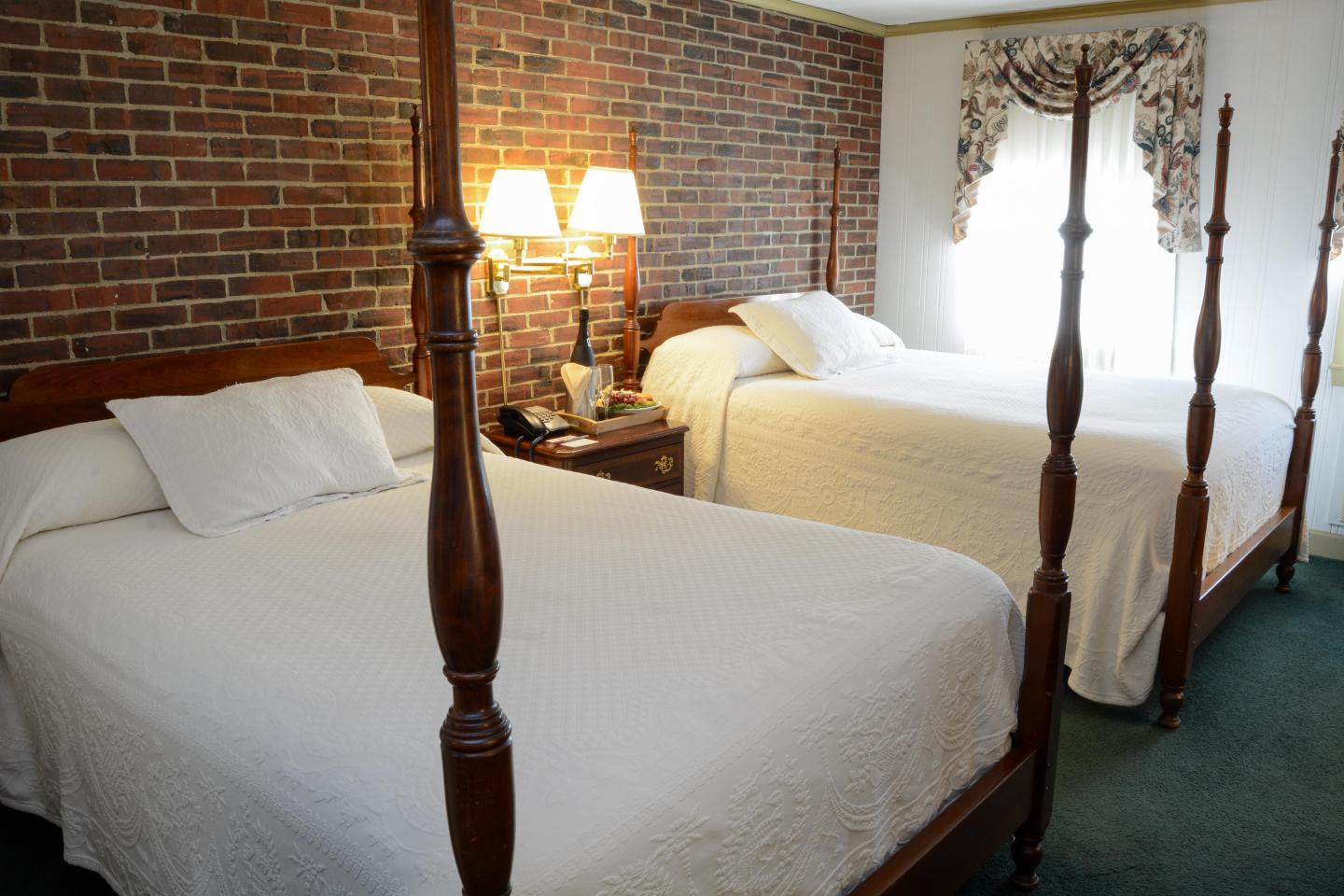 Lamie's Inn and The Old Salt Restaurant - Guest Room