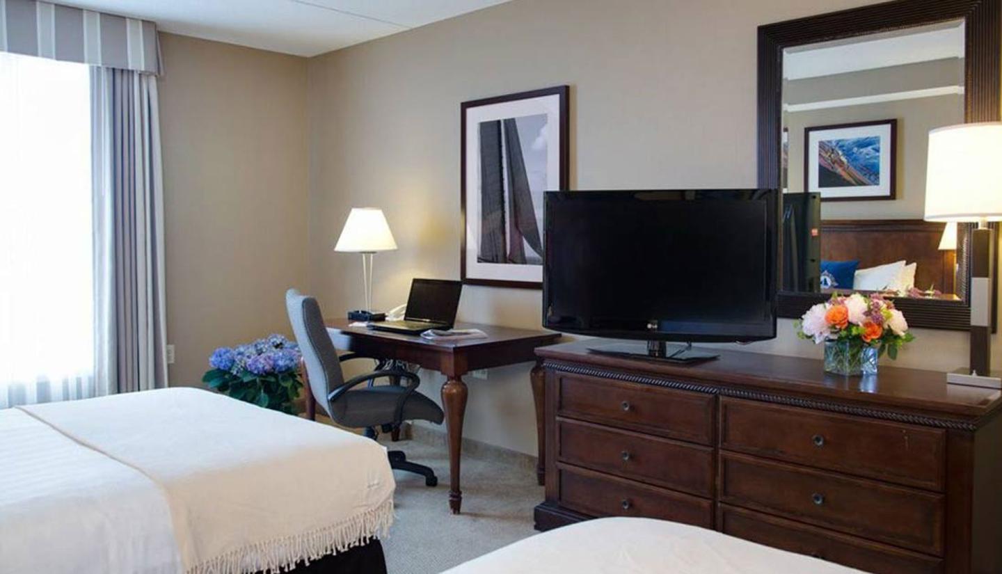 Salem Waterfront Hotel & Suites - Guest Room