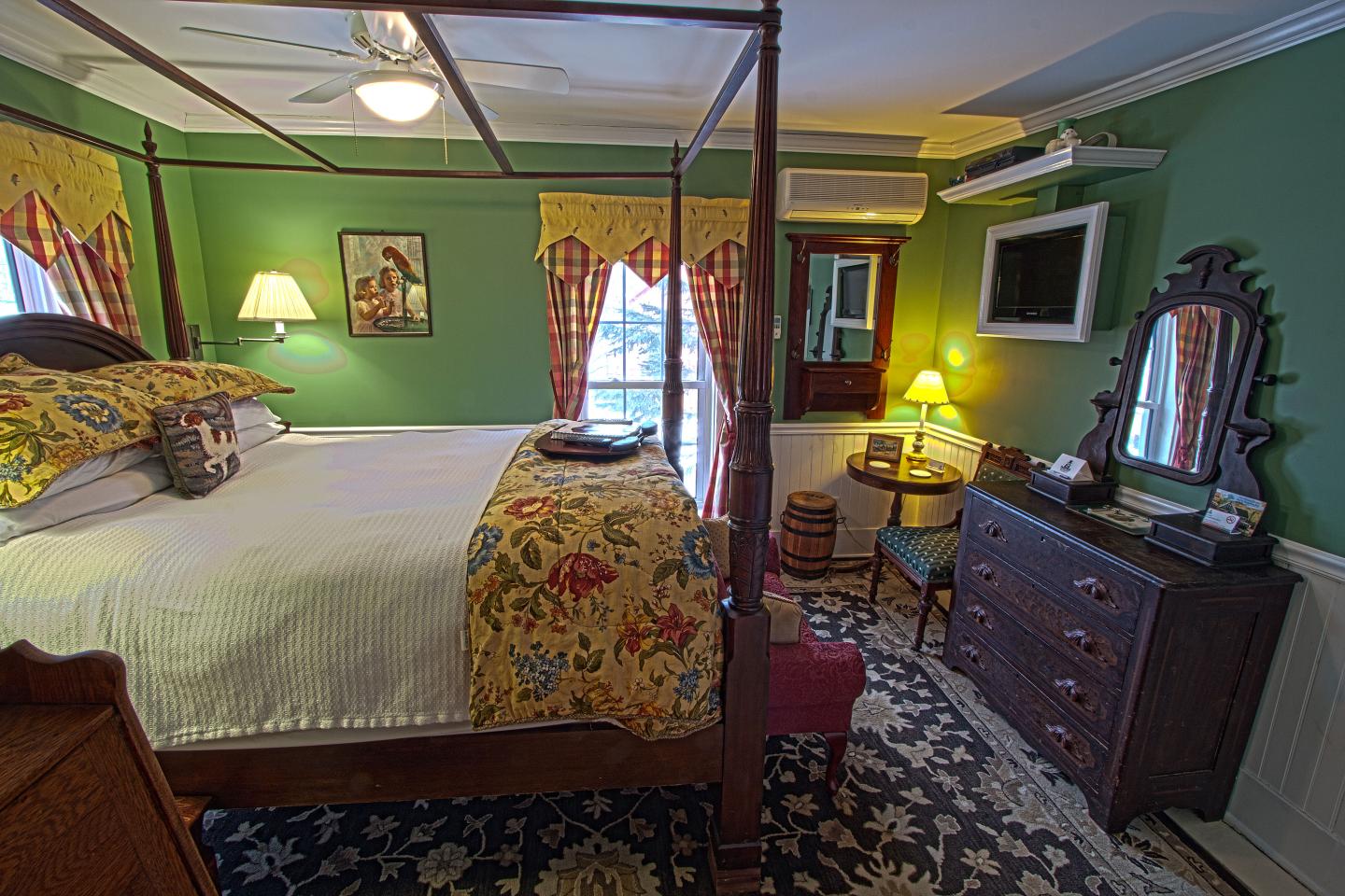 Phineas Swann Bed & Breakfast Inn - Guest Room