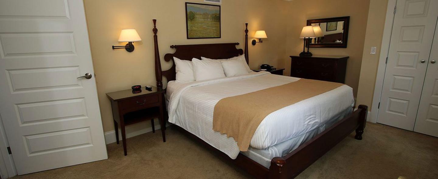 Publick House Historic Inn - Guest Room