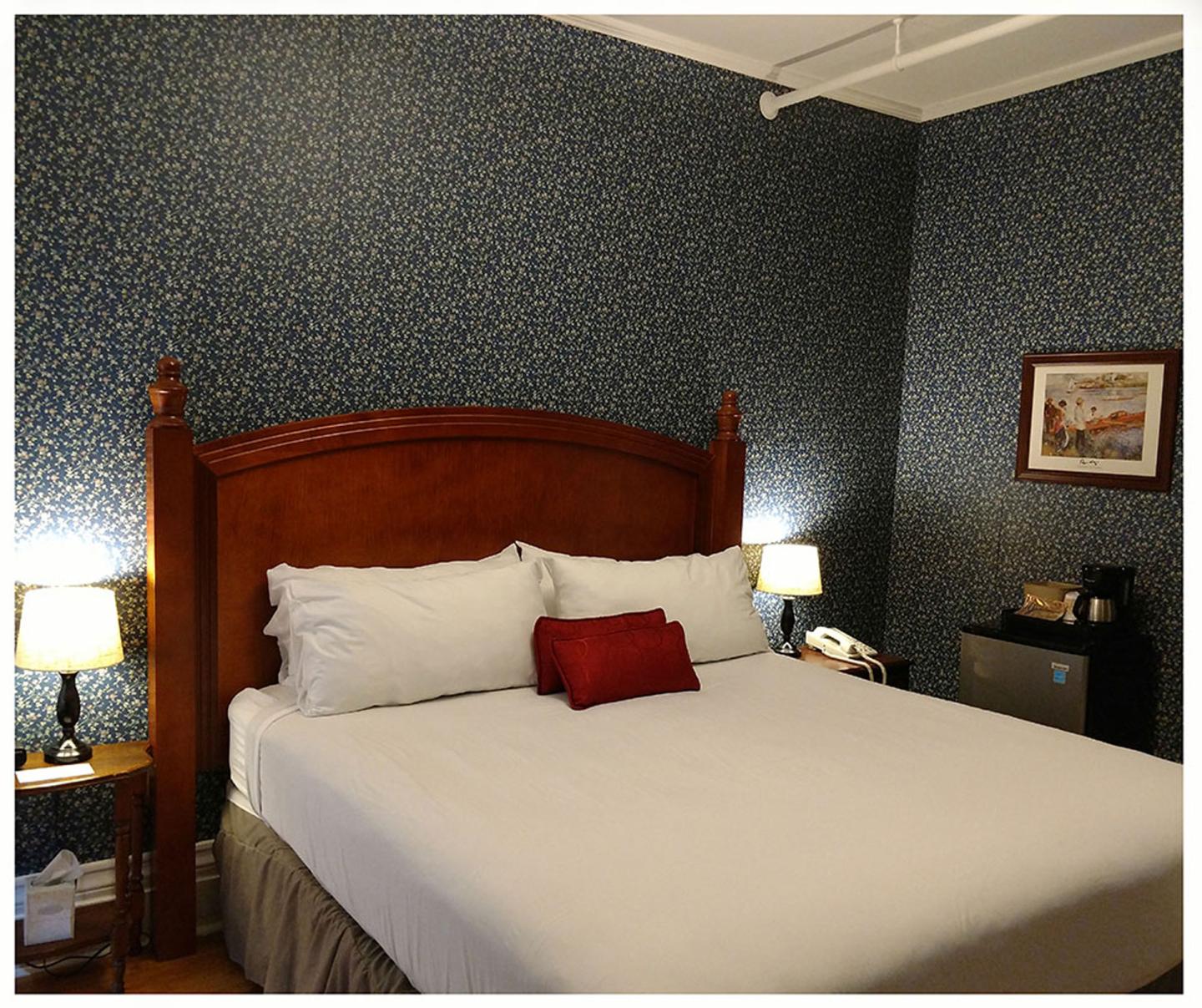 Thayers Inn - Guest Room
