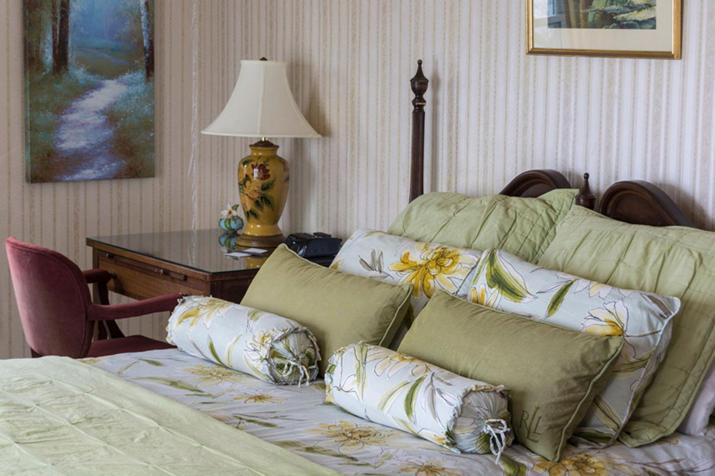 Yankee Clipper Inn - Guest Room