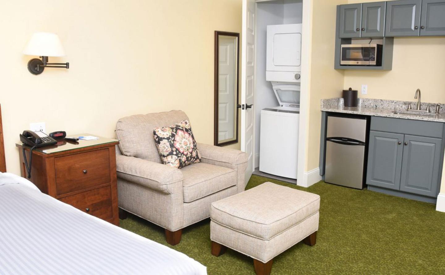 Publick House Historic Inn - Guest Room