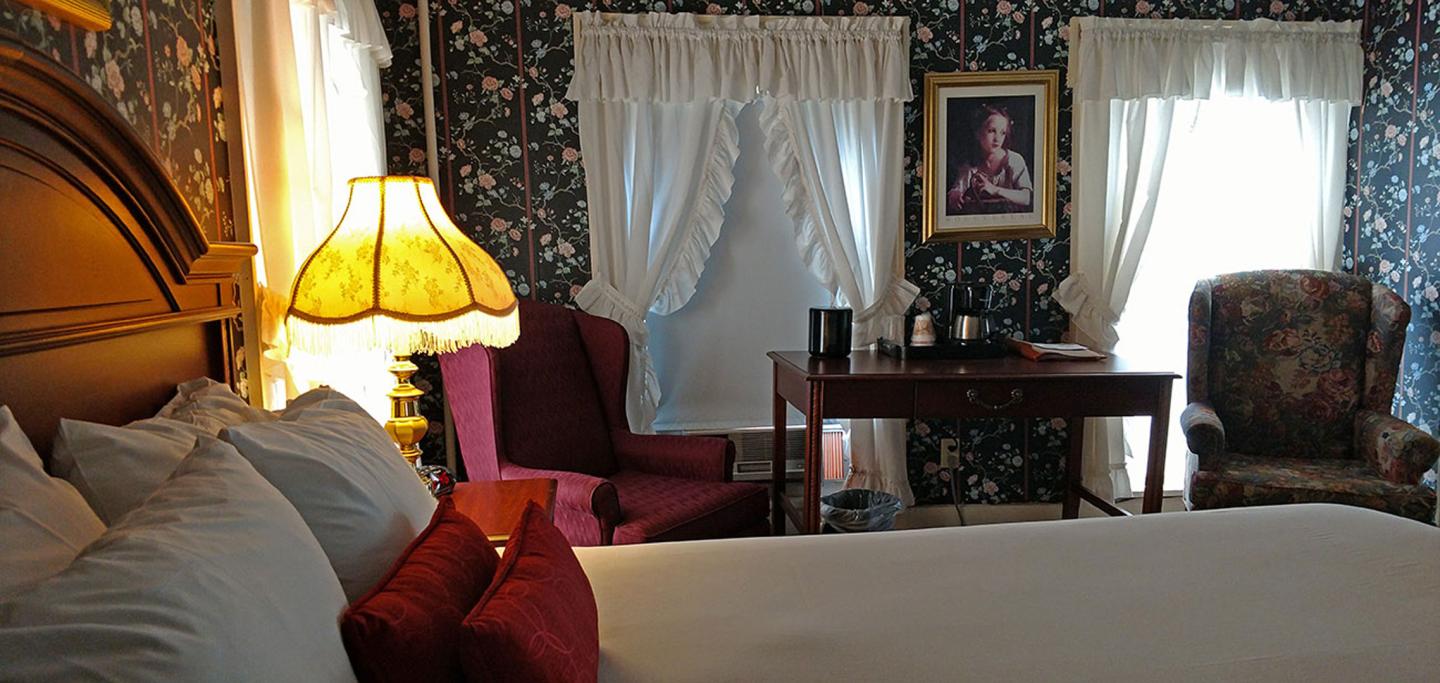 Thayers Inn - Guest Room