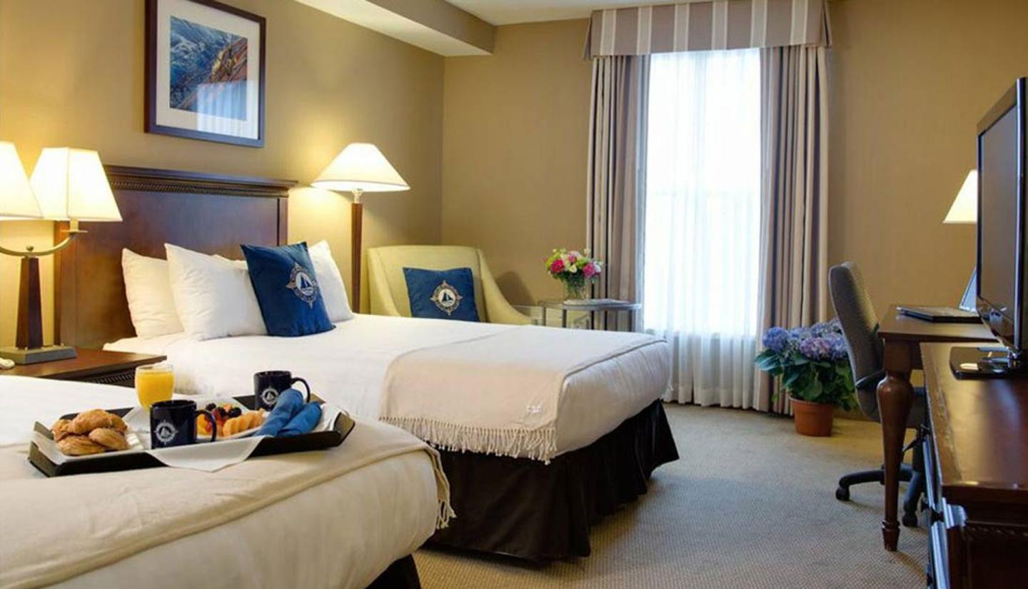 Salem Waterfront Hotel & Suites - Guest Room