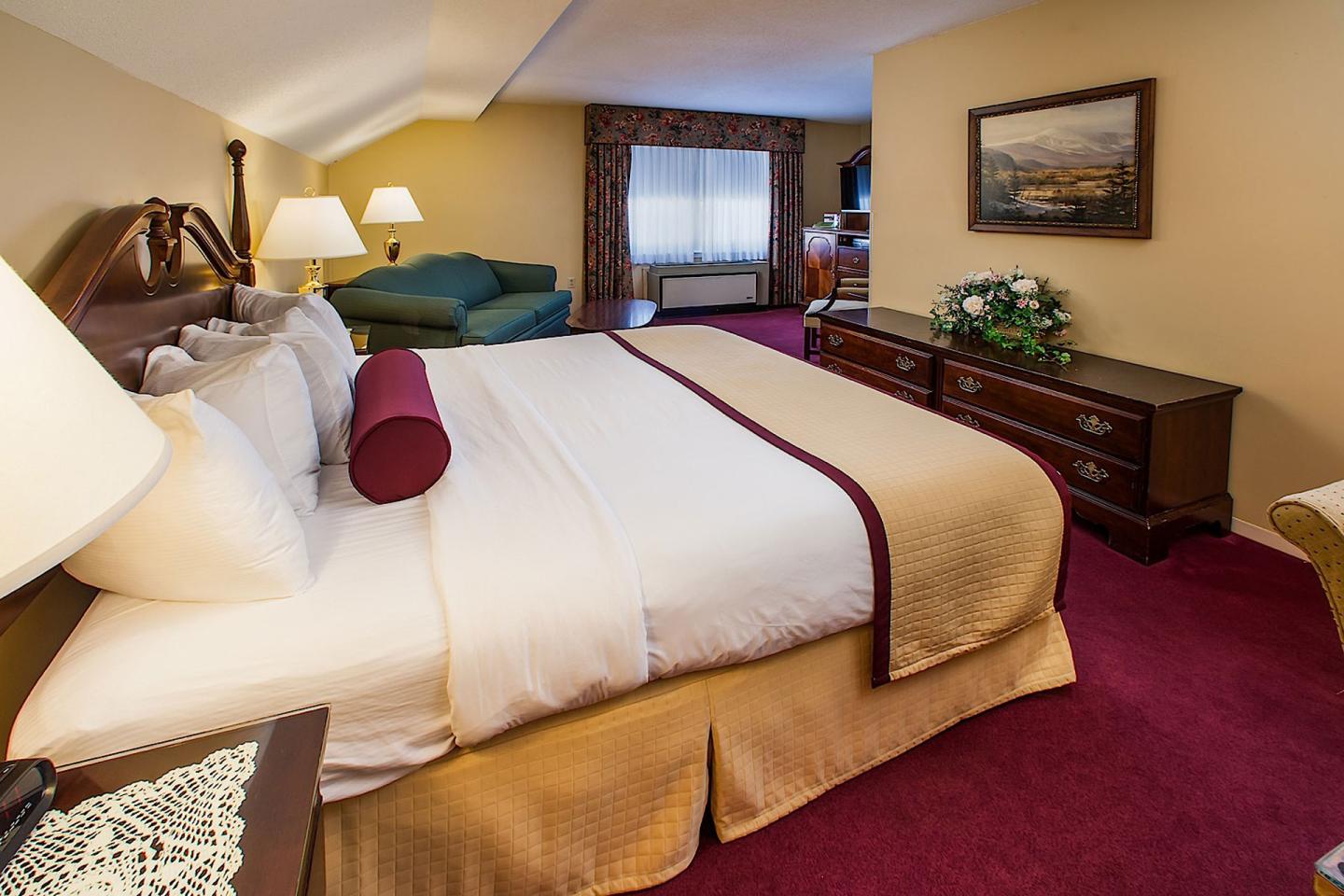 White Mountain Hotel and Resort - Guest Room