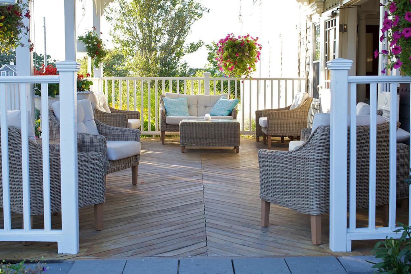 The 1661 Inn - Porch