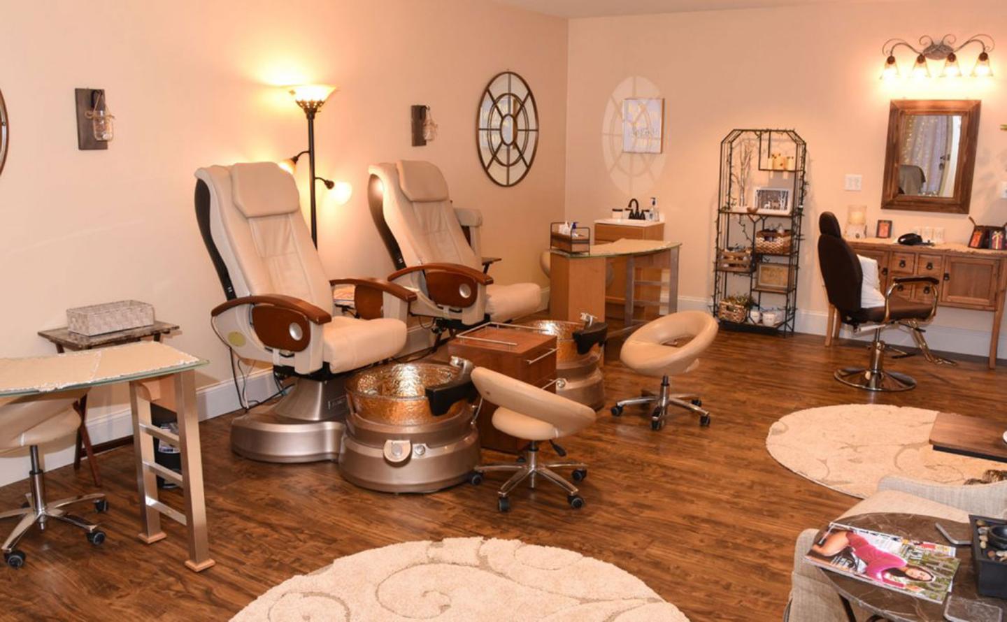 Publick House Historic Inn - Nail Spa