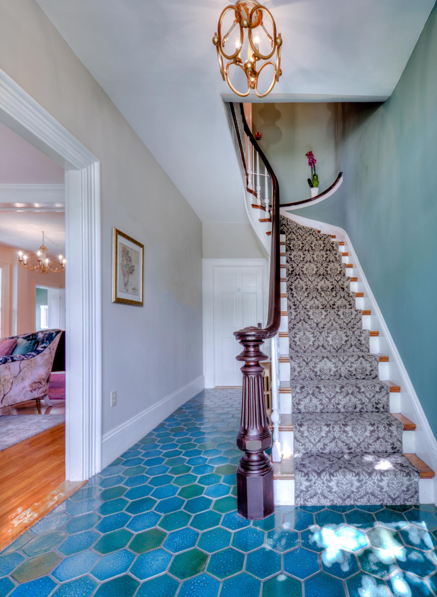 Water Street Inn - Staircase