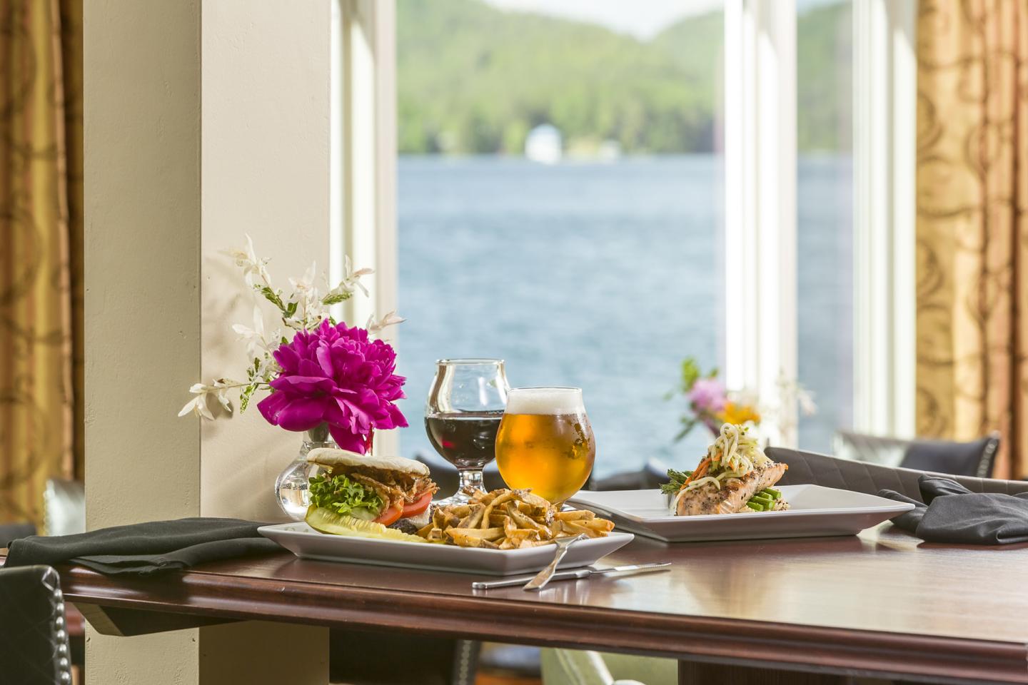 Steamboat Lounge at Lake Morey Resort