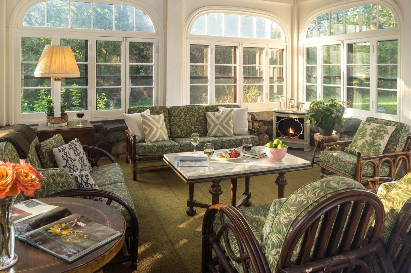 Manor House Inn - Sun Room
