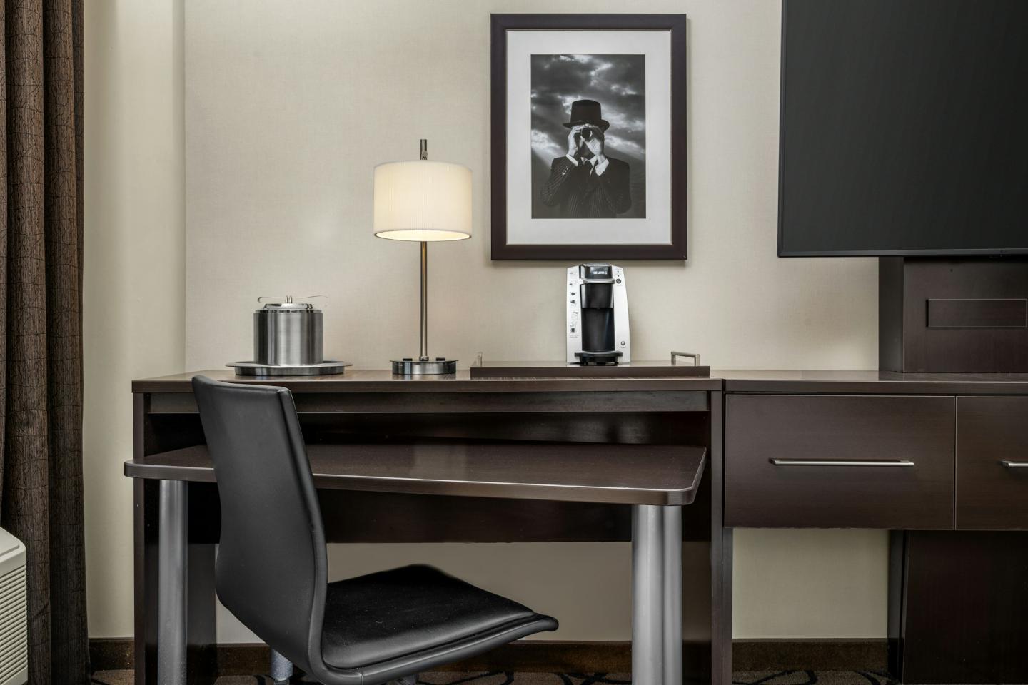 Work space in guestroom