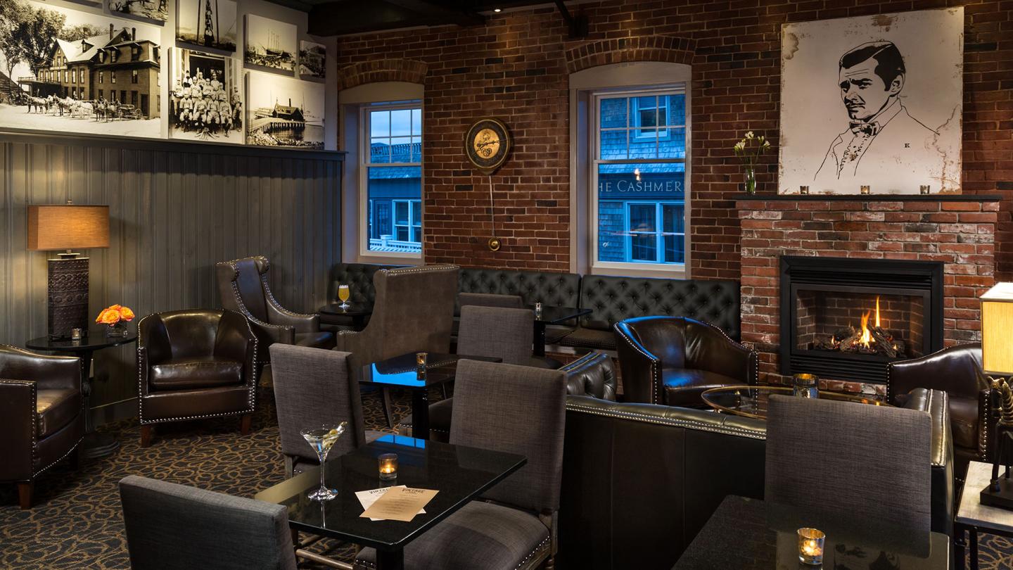 Vintage Room Lobby Bar