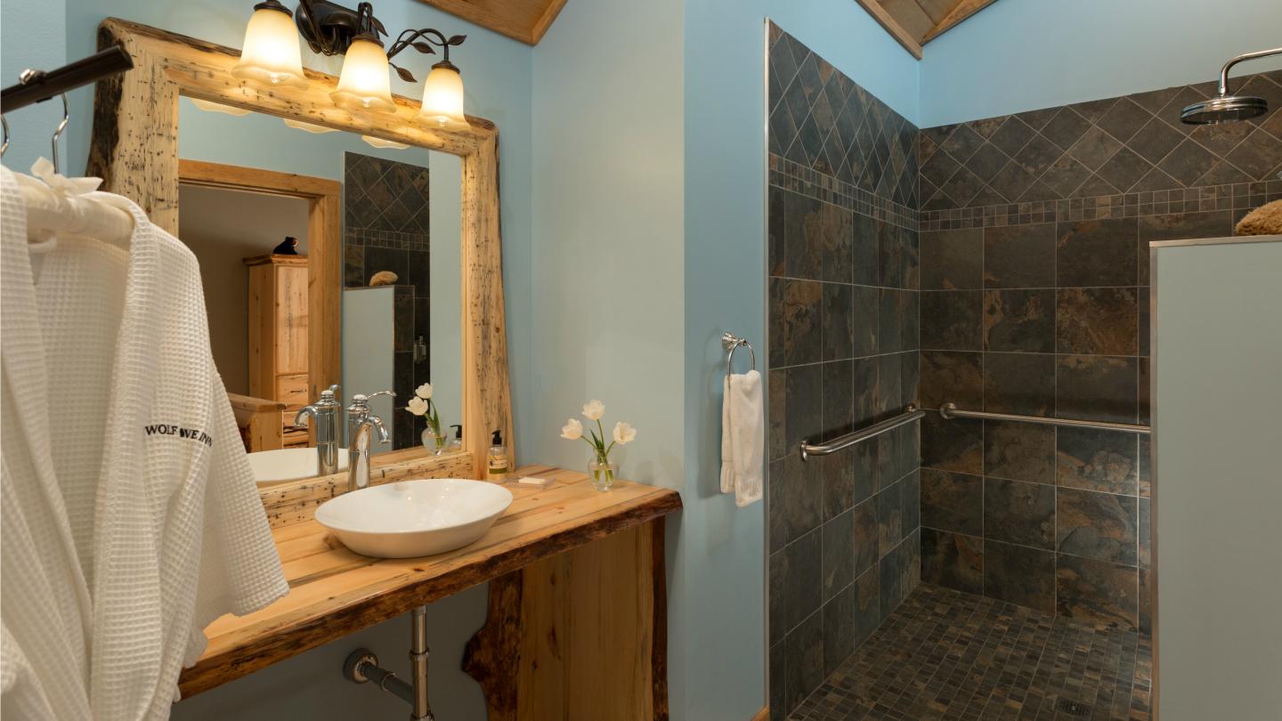 Wolf Cove Room Cottage Shower
