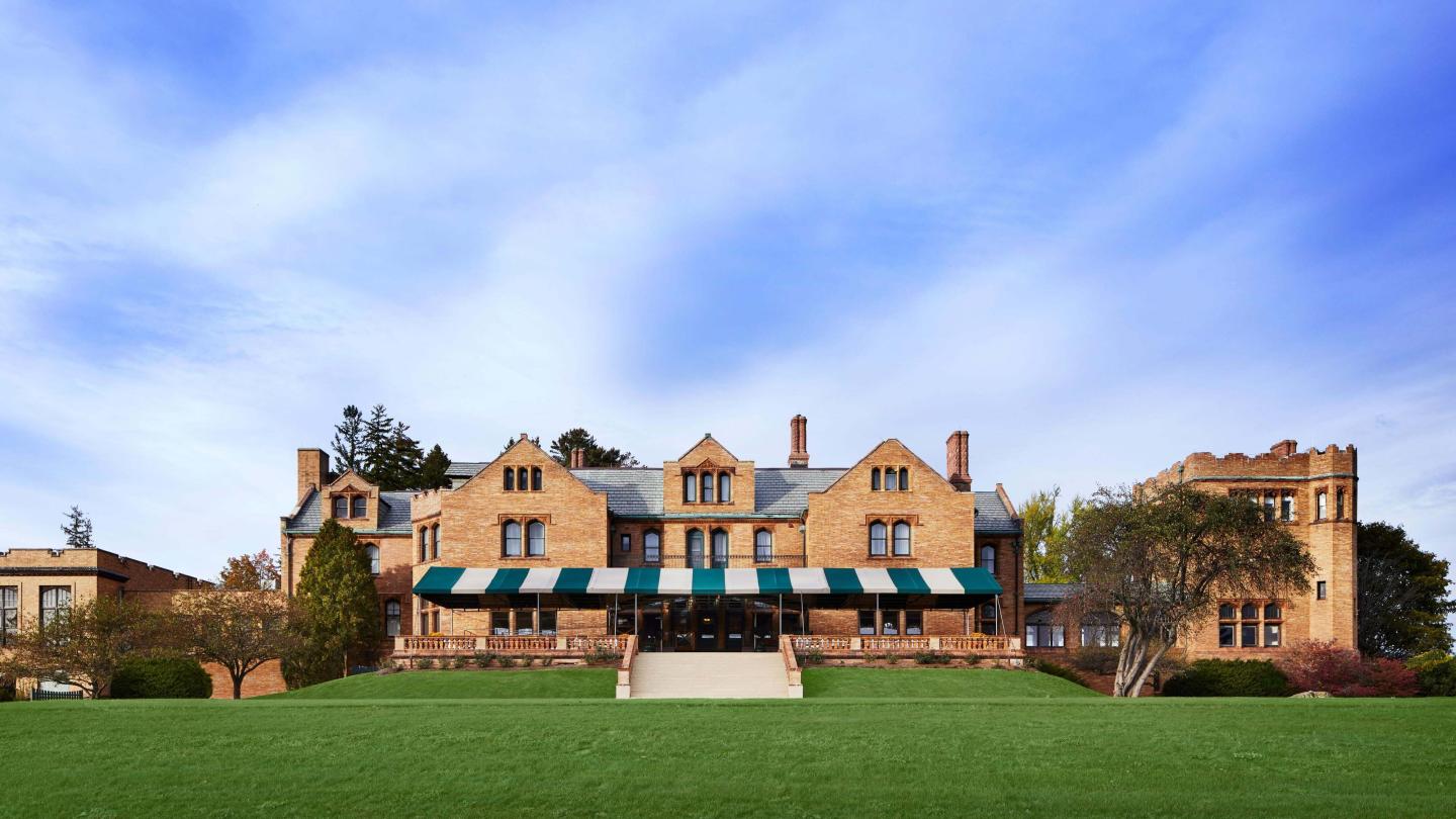 Wyndhurst Manor & Club