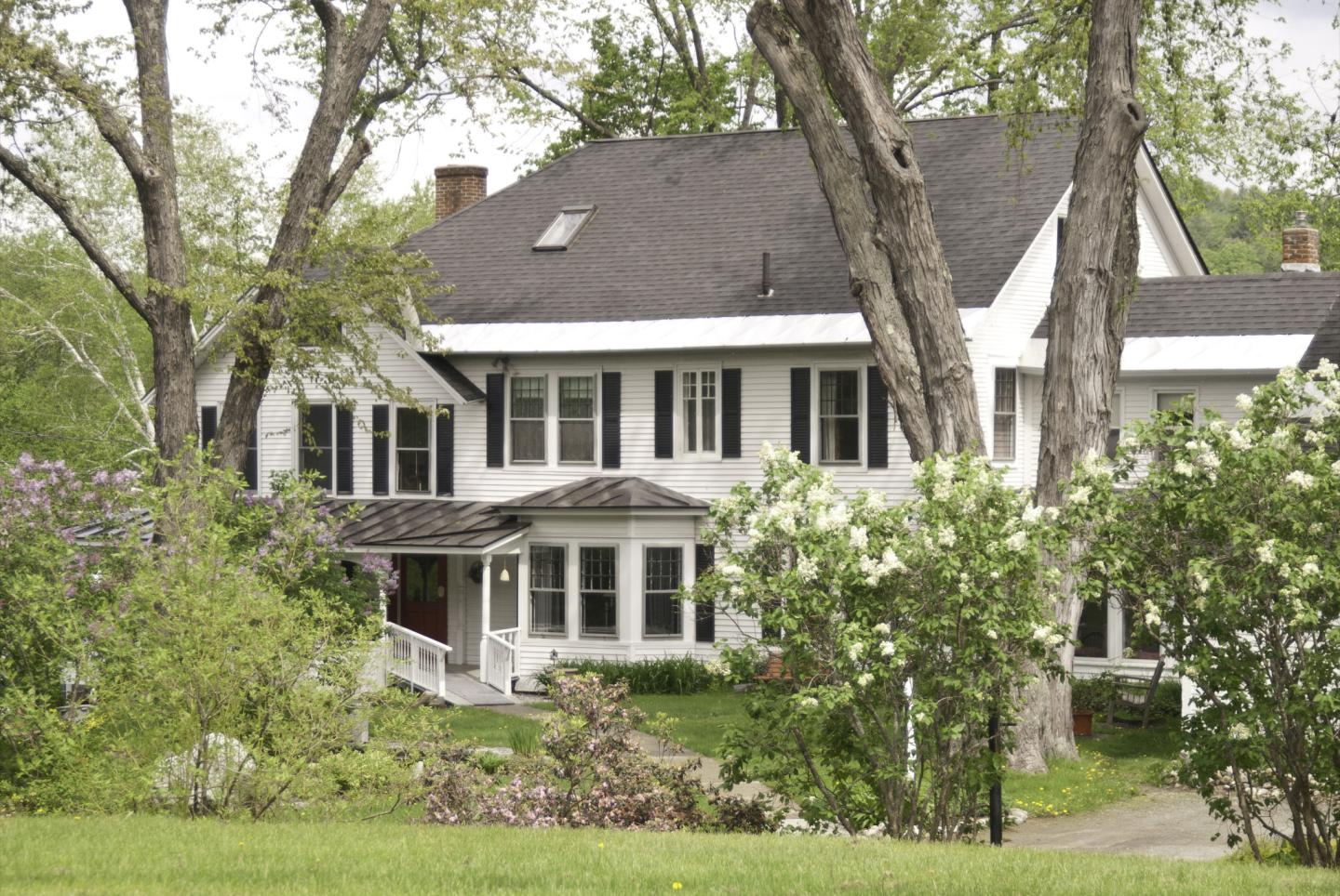Golden Stage Inn Bed & Breakfast