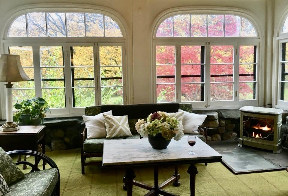 Sunroom Leaf-peeping Manor House Inn Norfolk