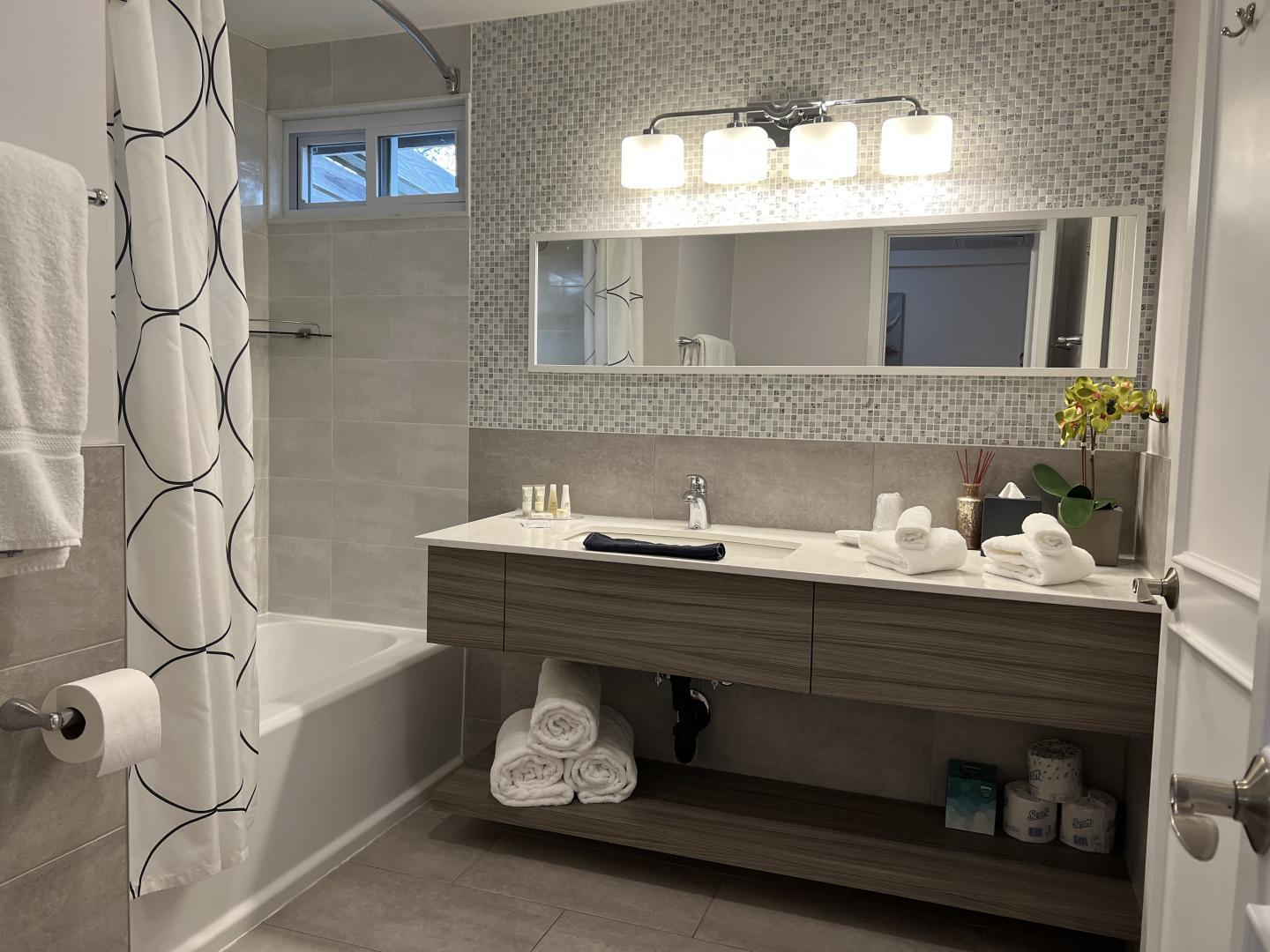 Interlaken Inn - Basha Bathroom