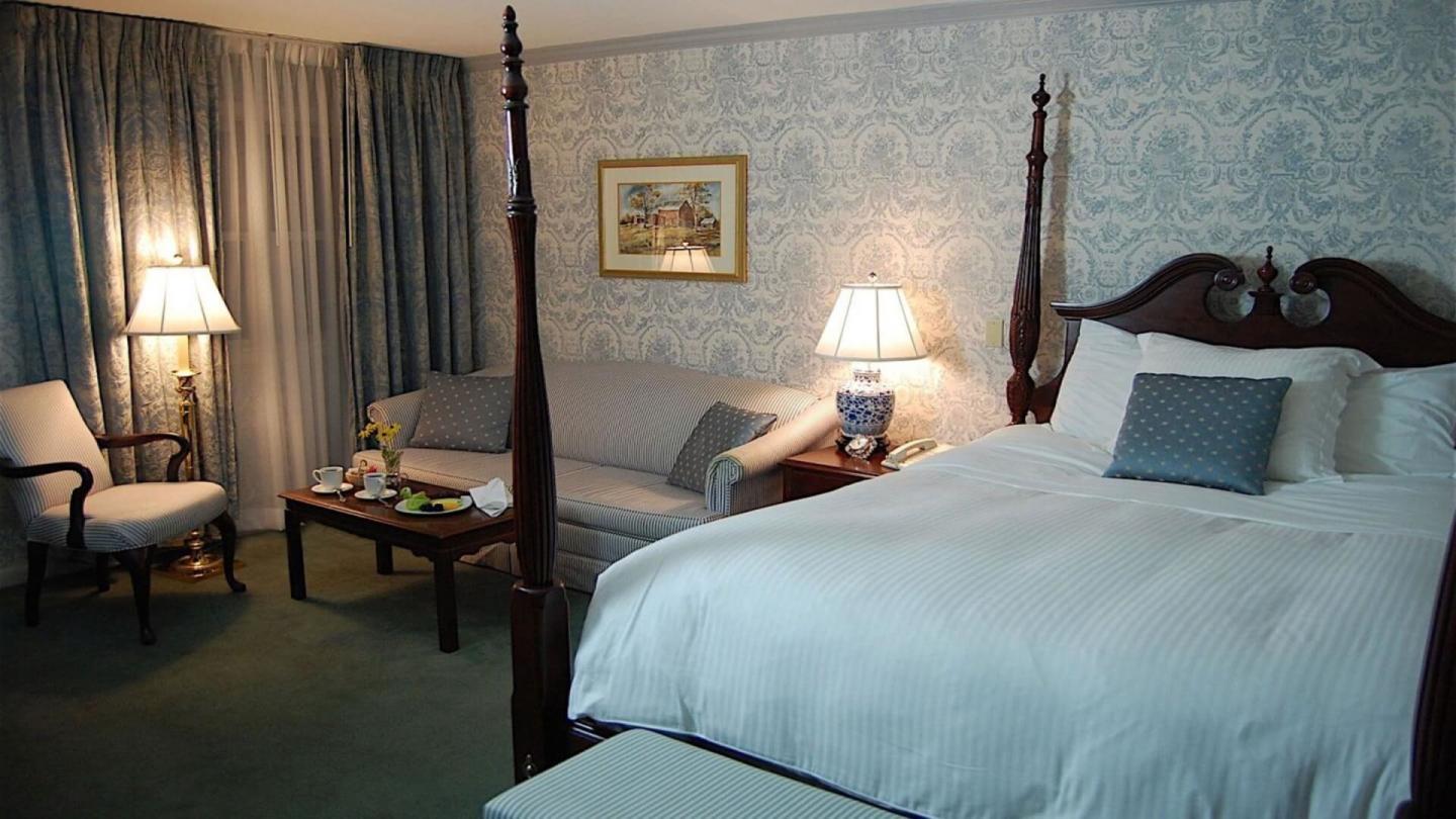 Avon Old Farms Hotel (Avon)