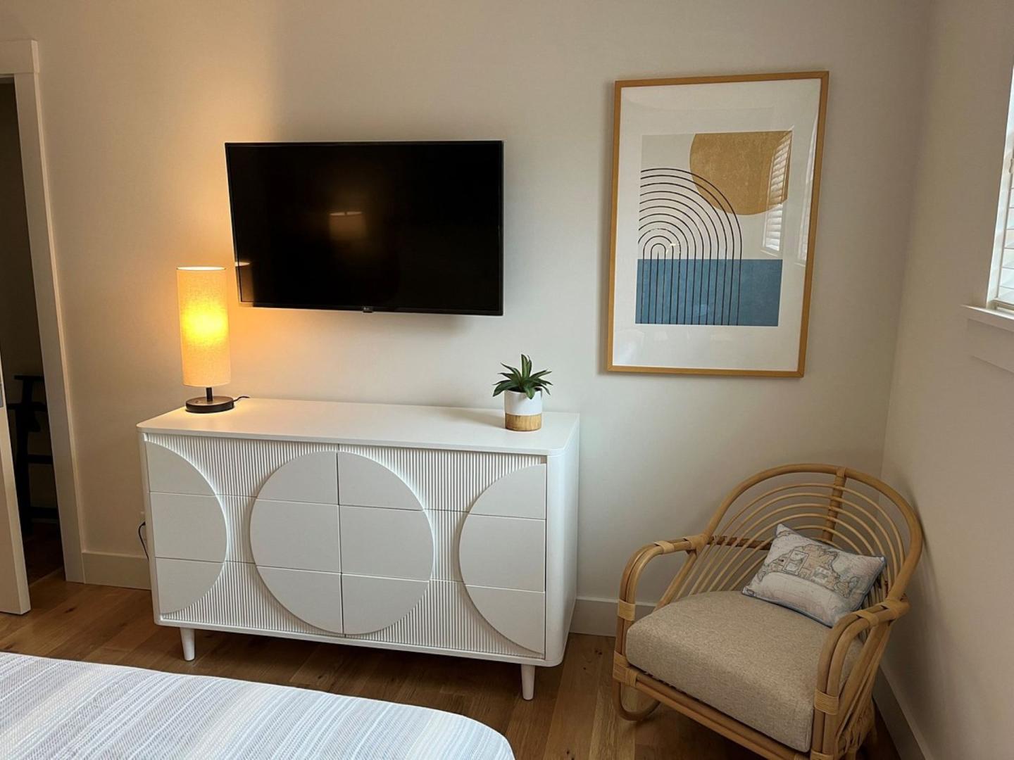 The King Standard Room at the Franklin Hotel