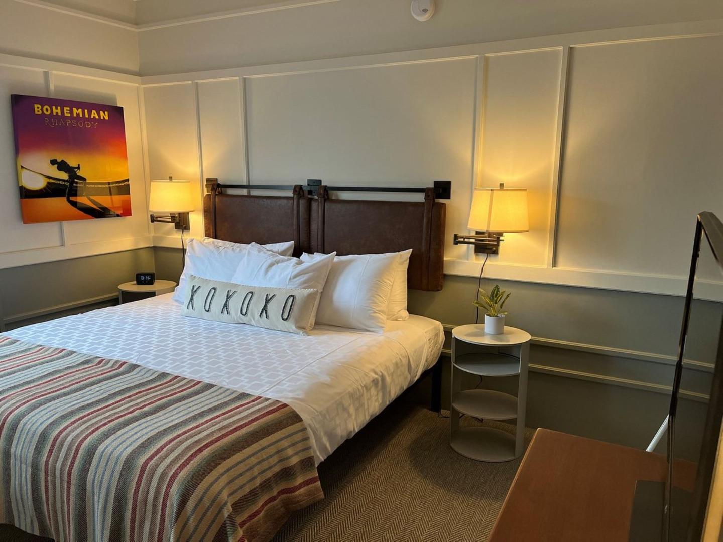 King Standard Room at Mercury Hotel West