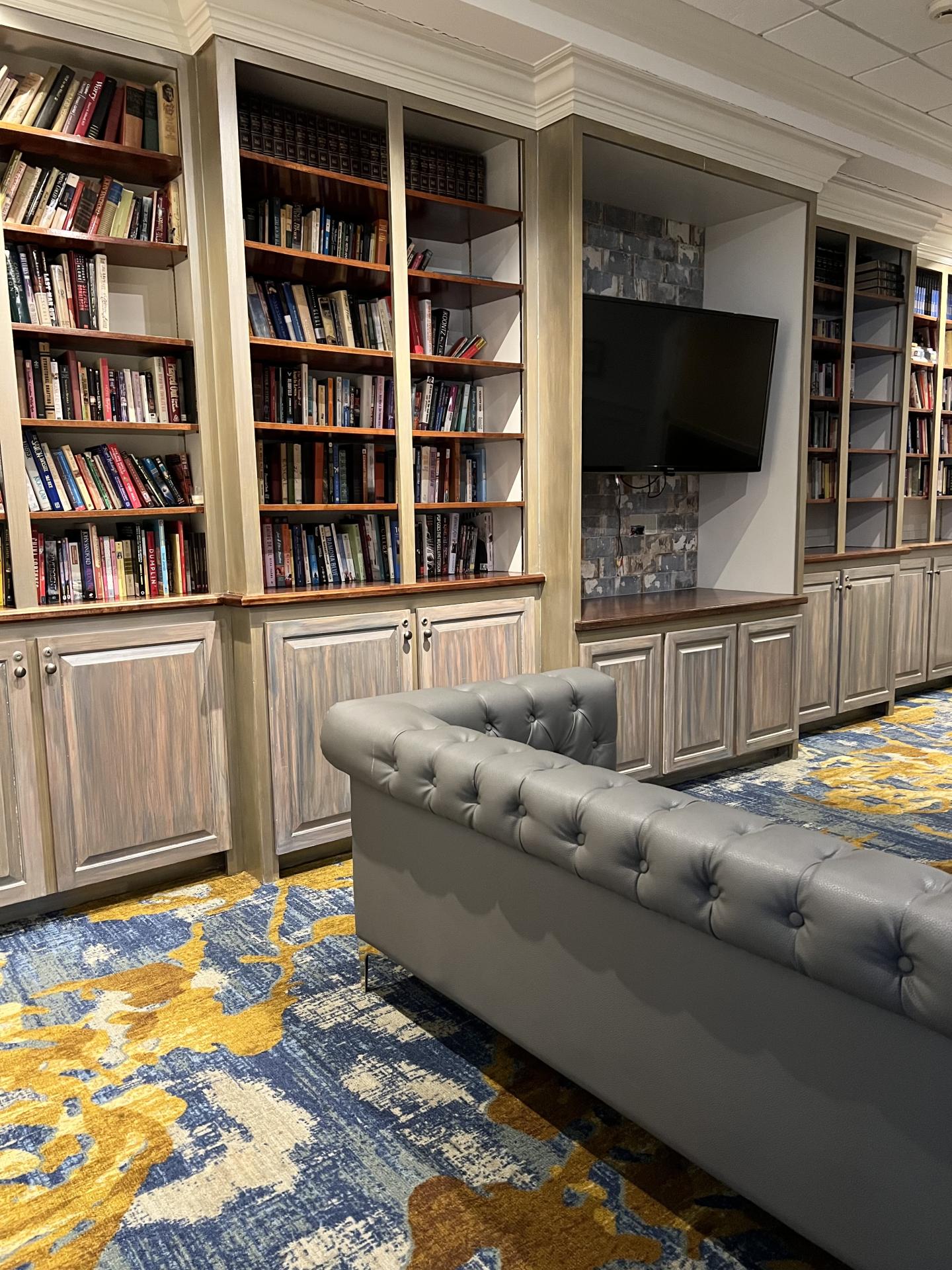 Interlaken Inn- Library