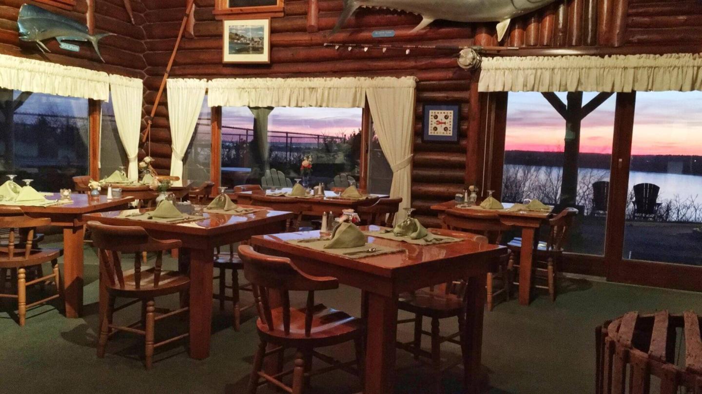 Log Cabin – An Island Inn (Bailey Island)