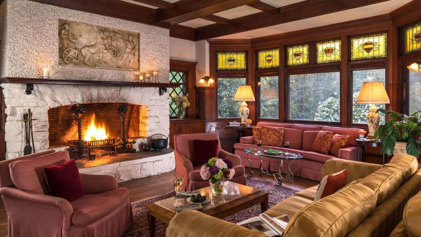 manor_house_inn_small_wedding_venues_connecticut