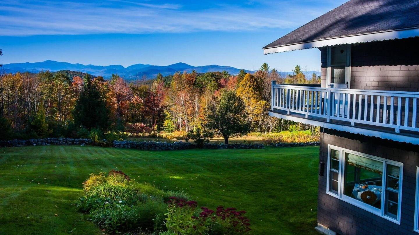 new-hampshire-fall-getaways-snowvilliage-inn