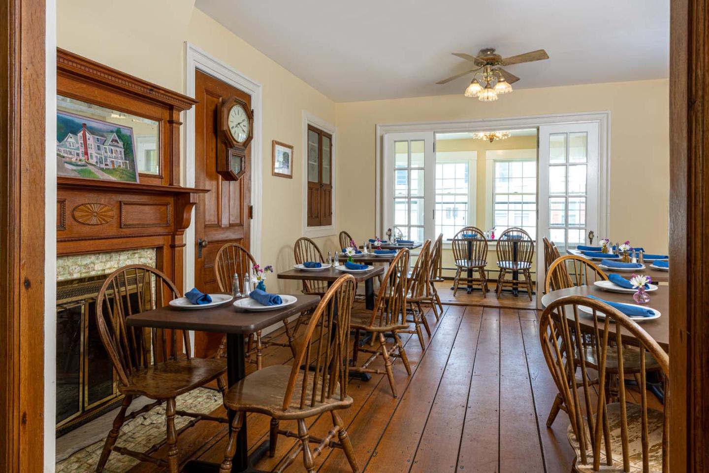 New England Inn, Breakfast room