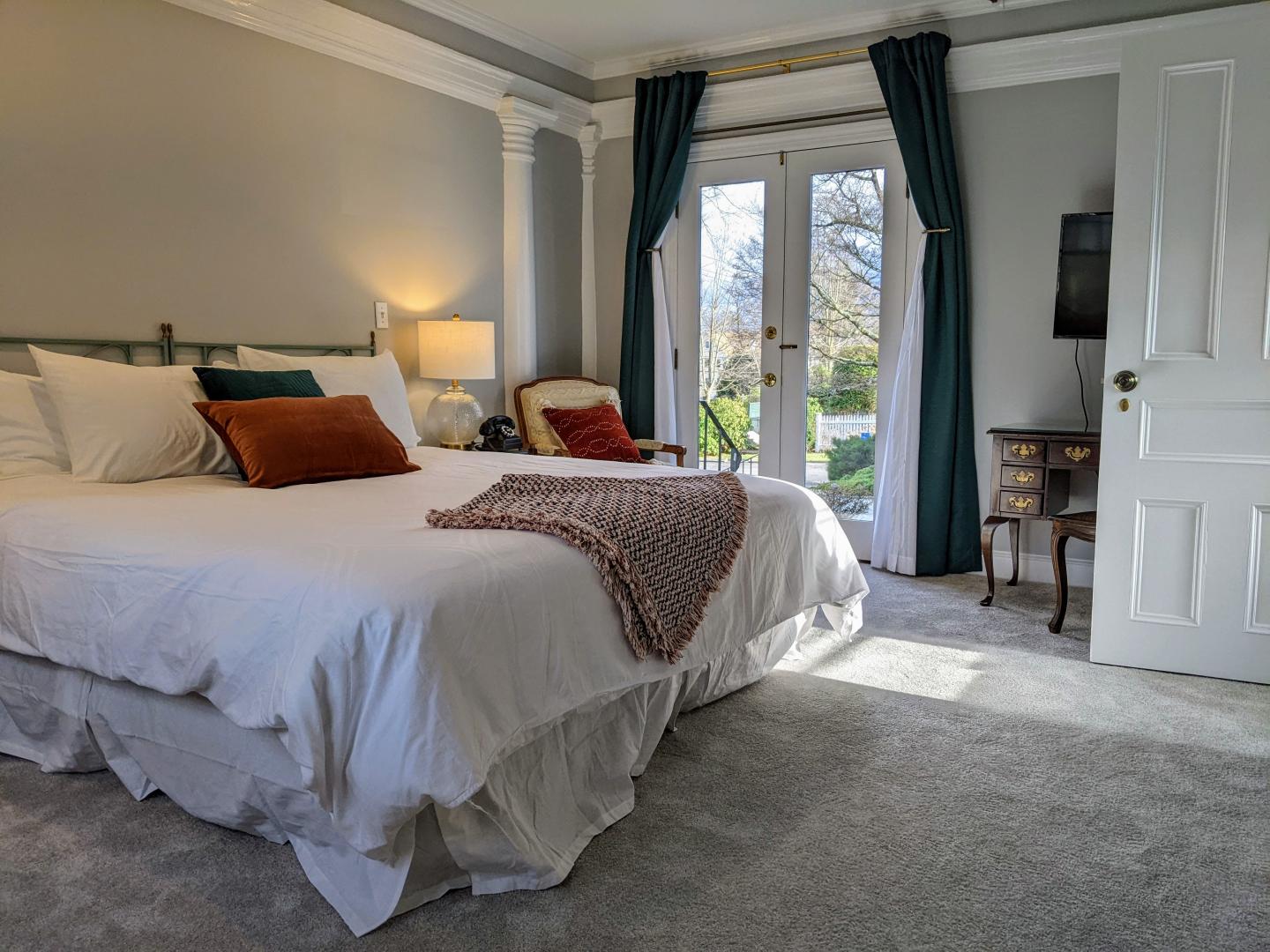 King bed in Room 10 at Stanton House Inn in Greenwich, Connecticut